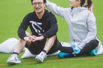 章子怡15岁继女初长成一袭男友风衬衫御姐十足身段高挑似亲妈